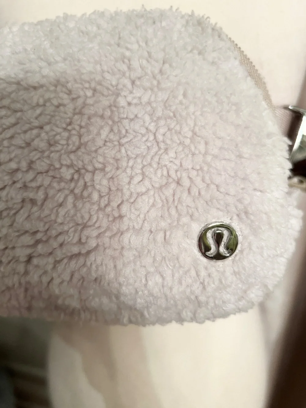 GUC Lululemon Everwhere Belt Bag in Ivory Beige Fleece